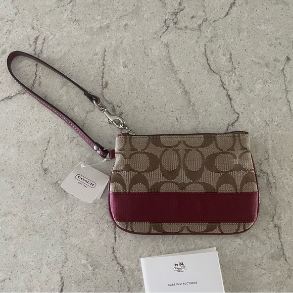 BNWT Coach Signature Small Wristlet Pouch Wallet Cranberry/Khaki - Picture 2 of 8
